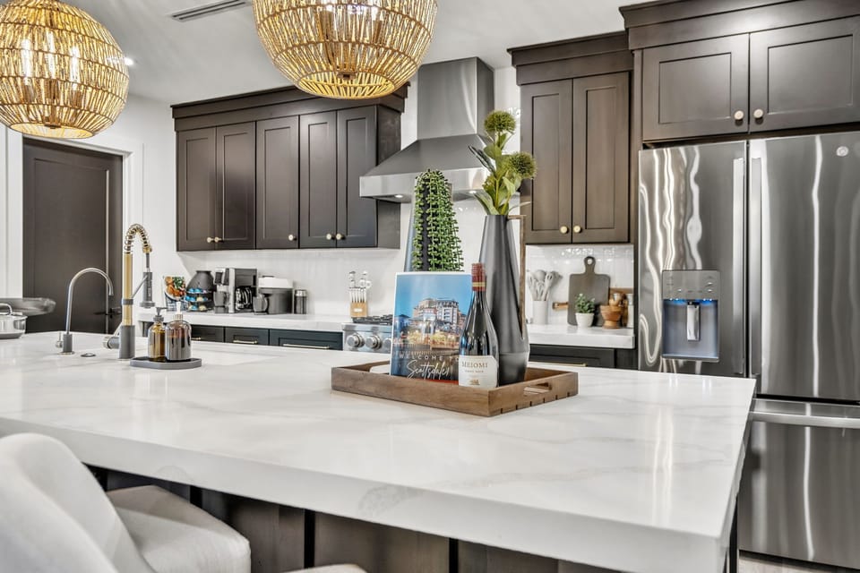 Luxurious, fully stocked kitchen 