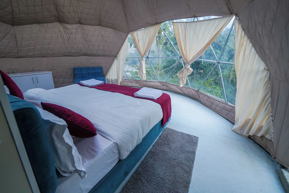Deluxe Single Room, Hill View | Blackout drapes, free WiFi