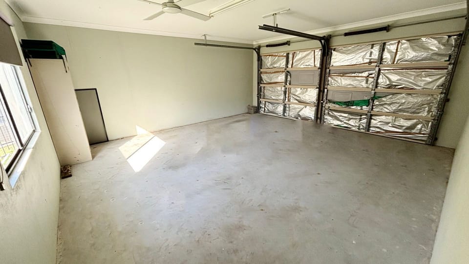 Garage. 