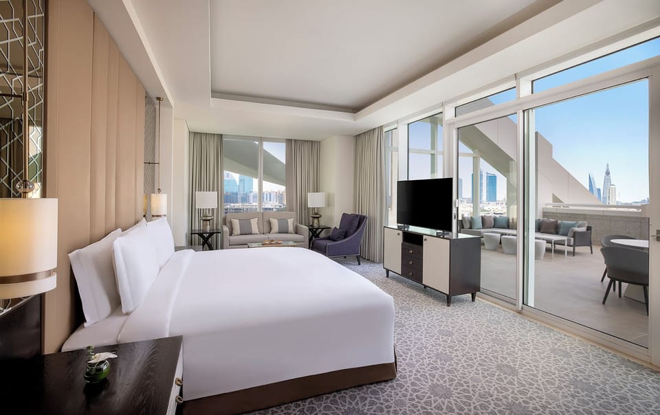 Premium bedding, in-room safe, desk, blackout drapes