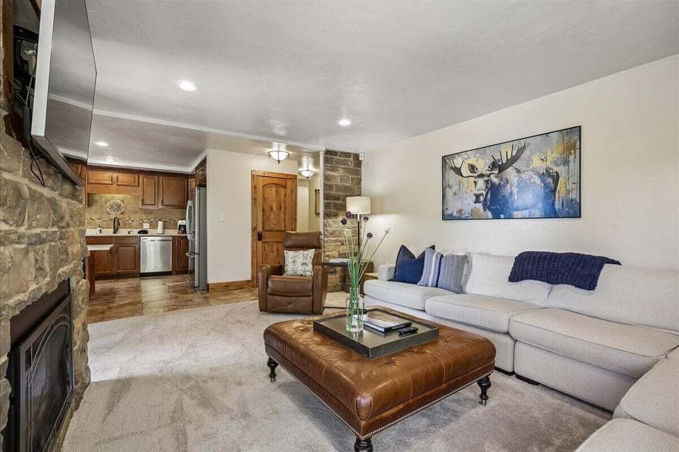 Living Area - Ski Watch 329 - Breckenridge Vacation Rental