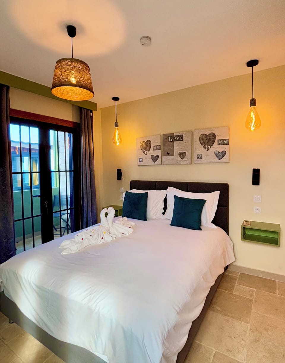 Family Room | Iron/ironing board, free WiFi, bed sheets