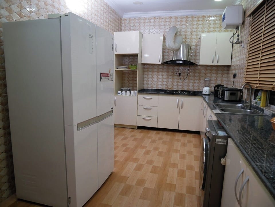 House | Private kitchen | Fridge, microwave, oven, stovetop