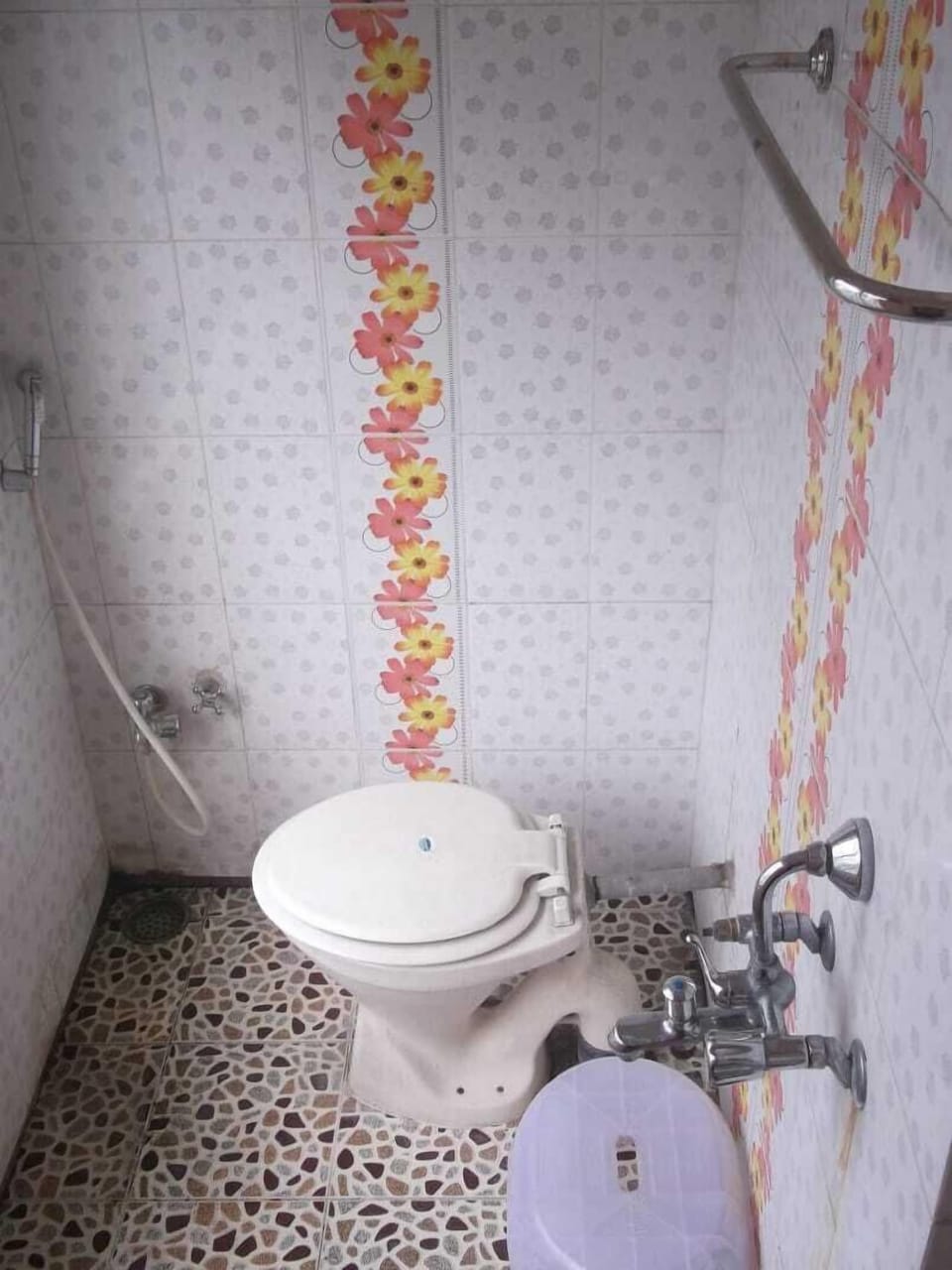 Standard Room, City View | Bathroom | Shower, slippers, towels, soap