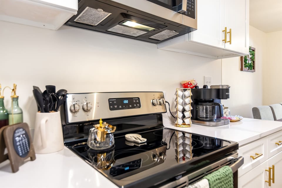 All SS appliances-- Keuirg and standard coffee  *coffee provided*