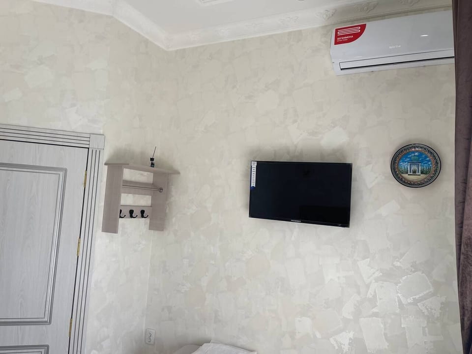 Comfort Double or Twin Room, City View | Desk, blackout drapes, iron/ironing board (on request), WiFi (free)