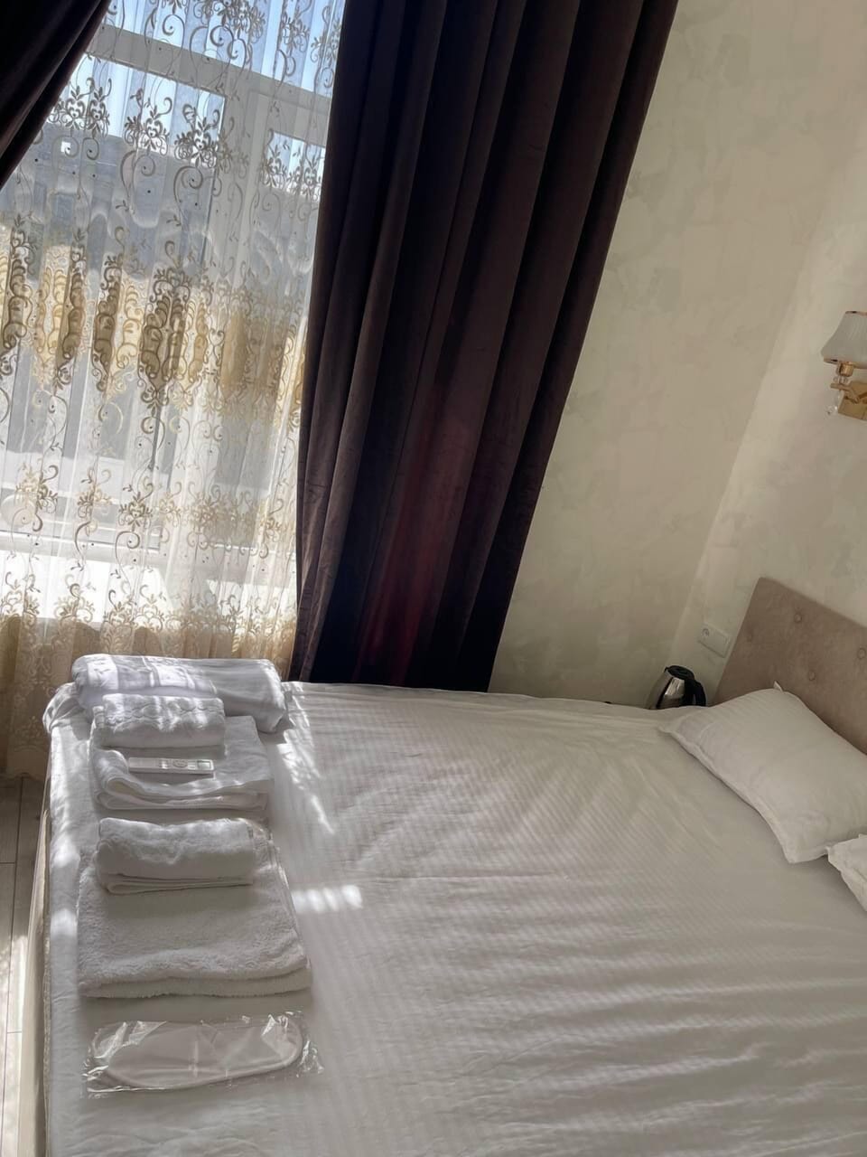 Comfort Double or Twin Room, City View | Desk, blackout drapes, iron/ironing board (on request), WiFi (free)