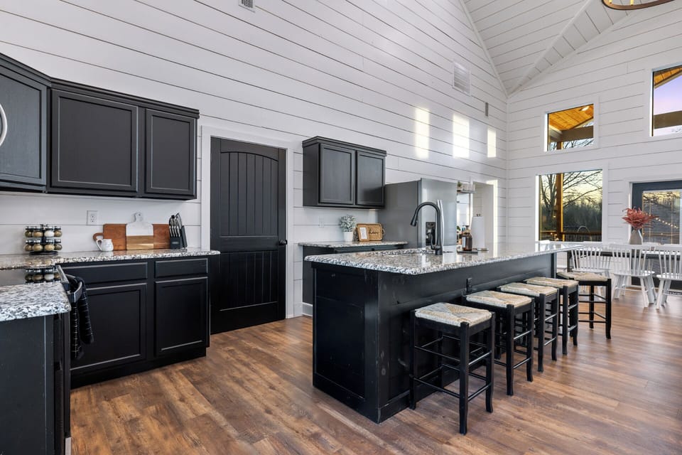 KITCHEN | Ample cabinet space and stainless steel appliances