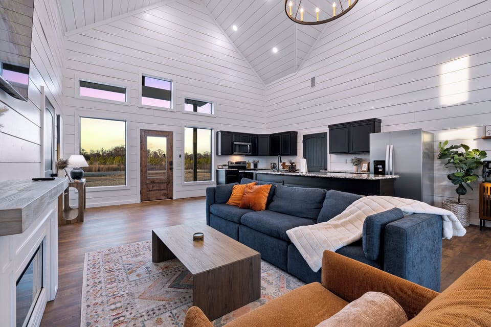 LIVING AREA | Open floor plan