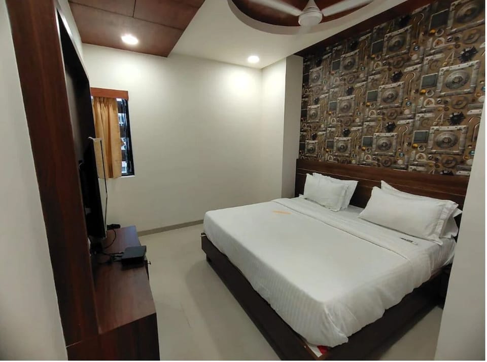 Double Room, City View | Desk, free WiFi