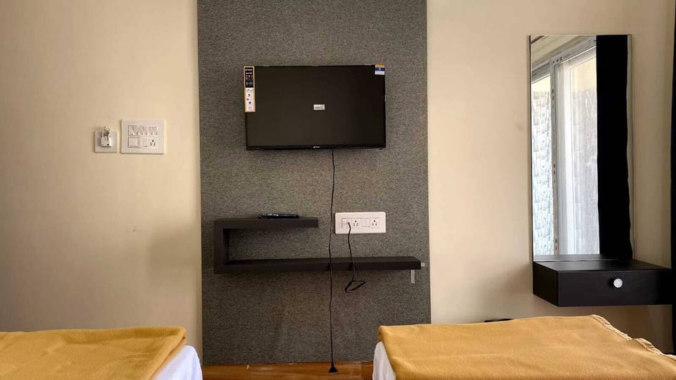 Comfort Double Room | Desk, free WiFi, bed sheets