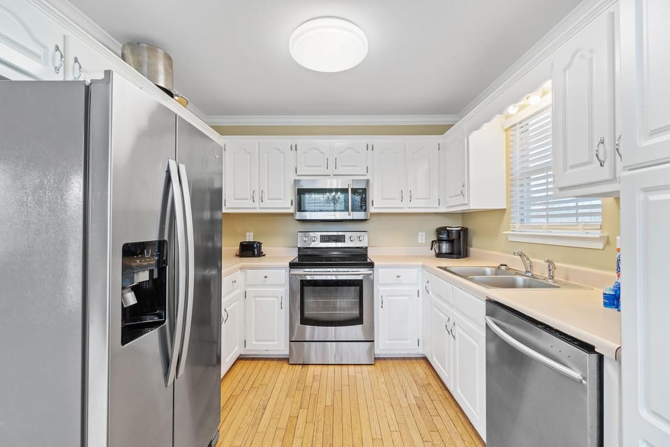 House, Multiple Beds (Lazy Dayz) | Private kitchen