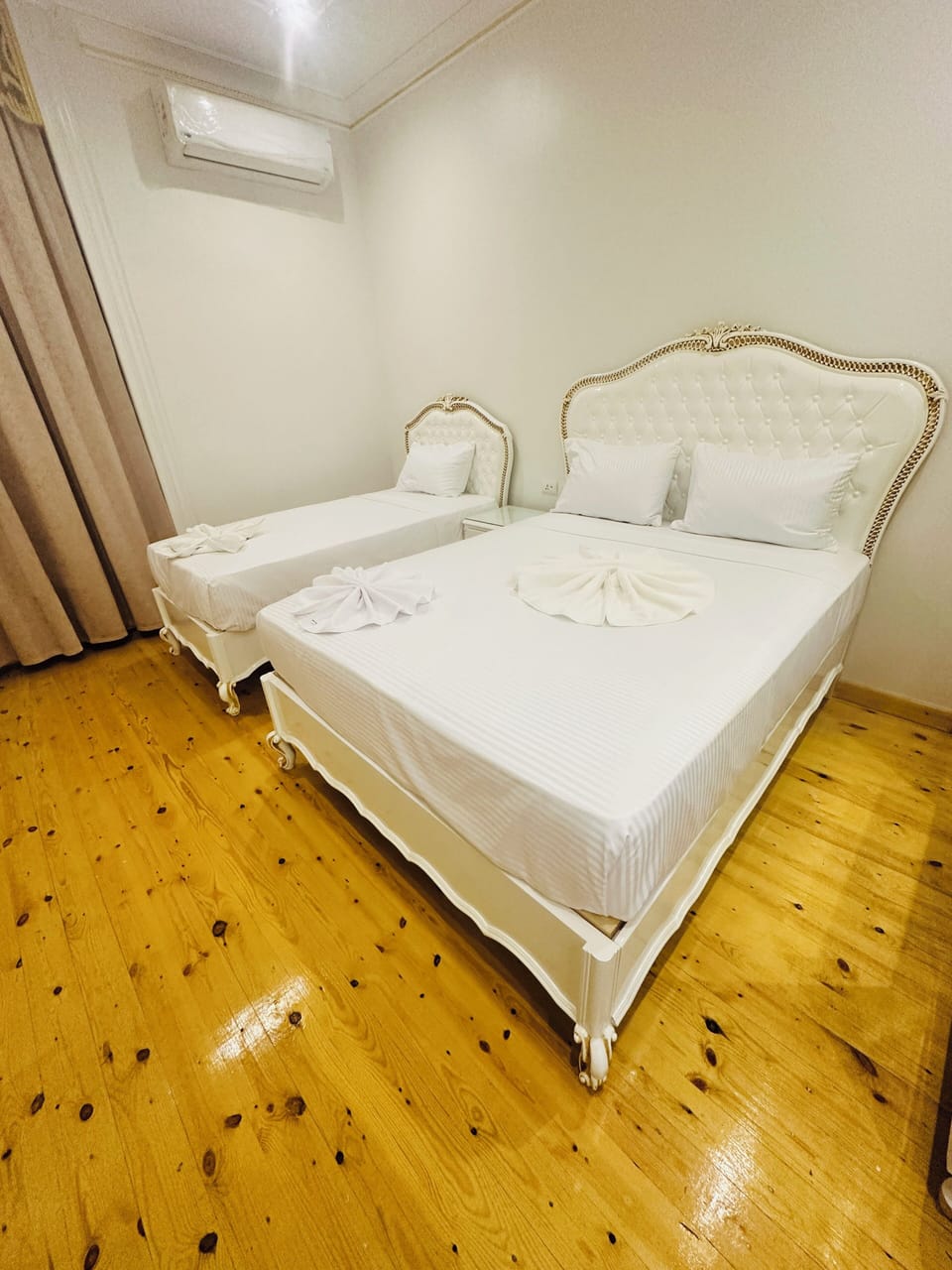 Deluxe Triple Room, Courtyard View | In-room safe, laptop workspace, blackout drapes, soundproofing