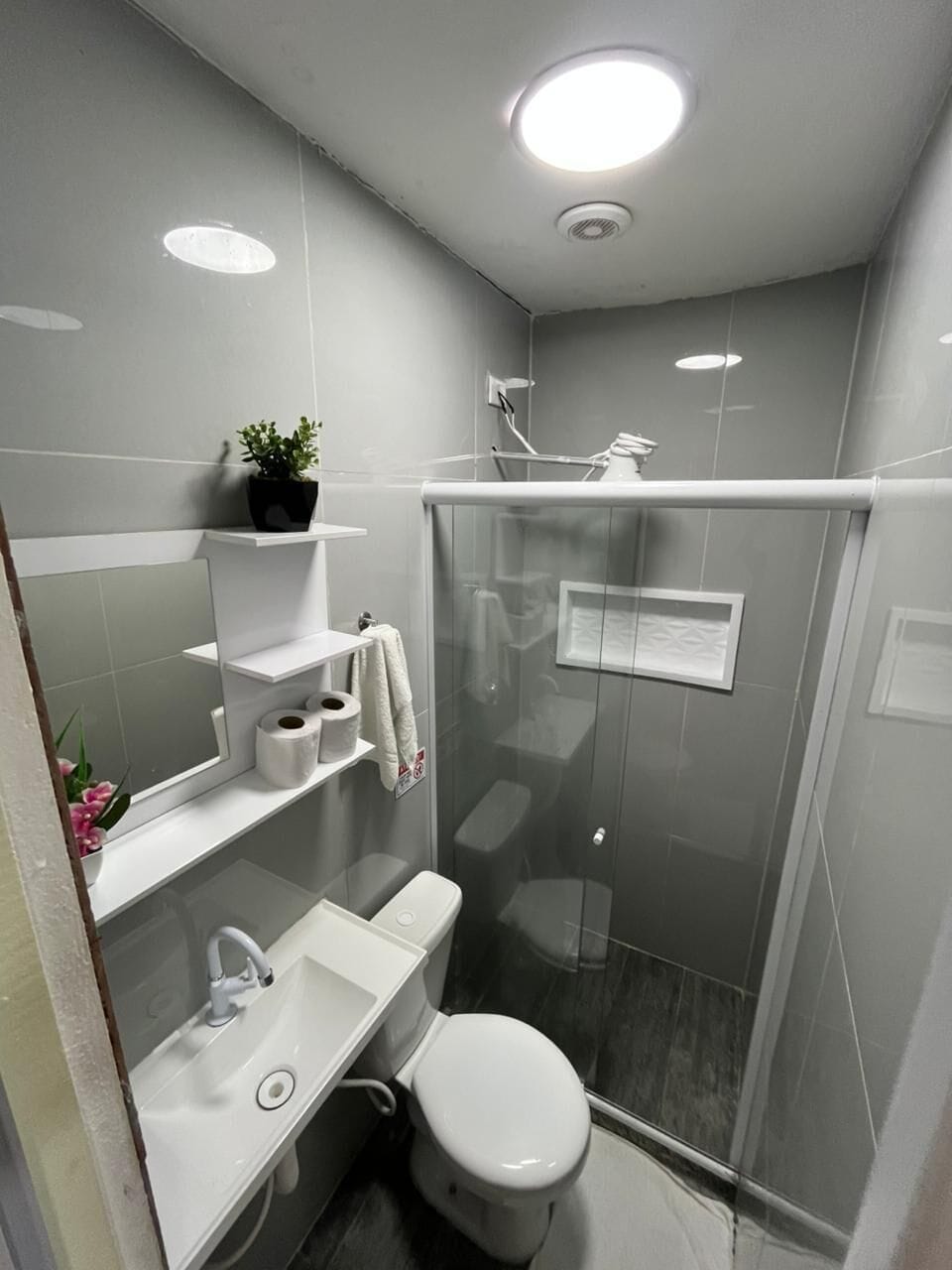 Classic Suite, City View | Bathroom | Towels, toilet paper