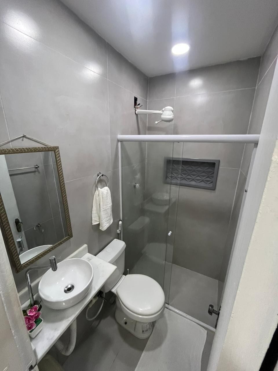 Classic Suite, City View | Bathroom | Towels, toilet paper