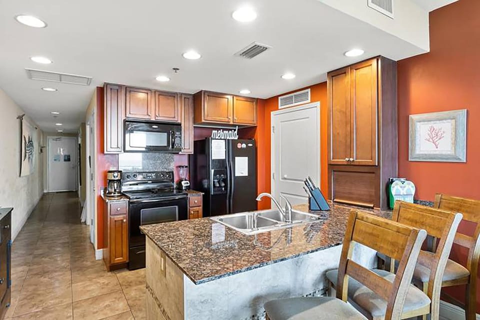 Condo, 1 King Bed with Sofa bed (Sterling Breeze 1903) | Private kitchen