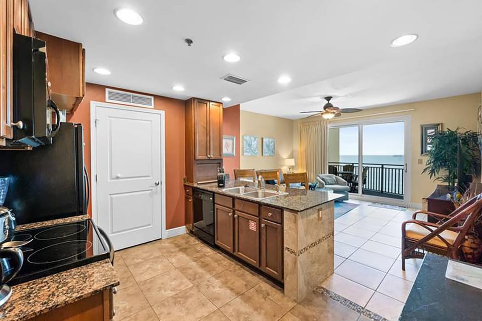 Condo, 1 King Bed with Sofa bed (Sterling Breeze 1903) | Private kitchen