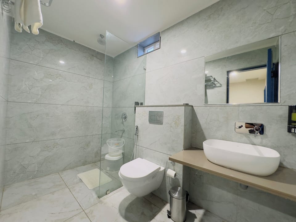Nirvana Suite | Bathroom | Shower, free toiletries, towels, soap