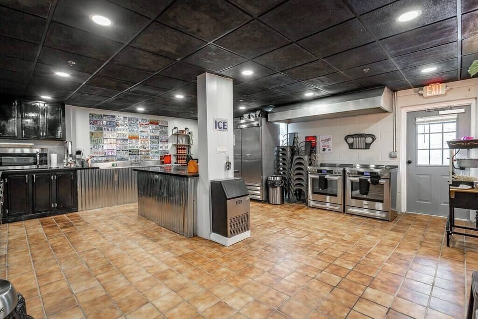 Don't worry if you forgot about bringing ice. We've got you!