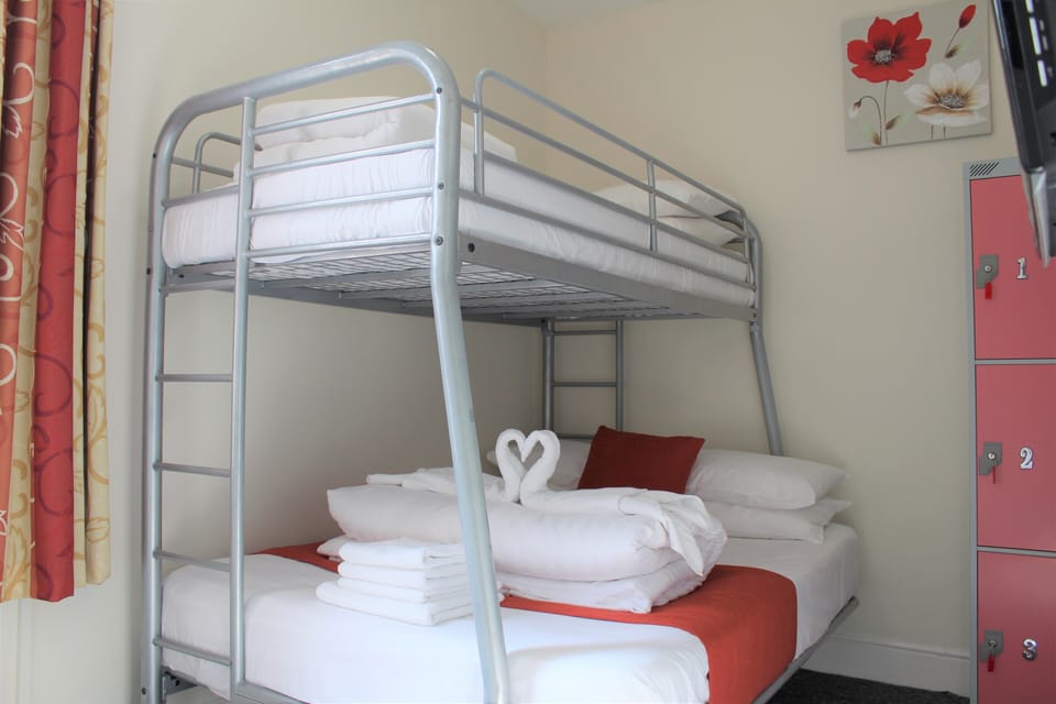 Standard Triple Room | In-room safe, desk, laptop workspace, iron/ironing board