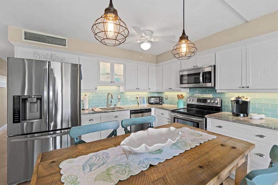 Clean, Modern Kitchen