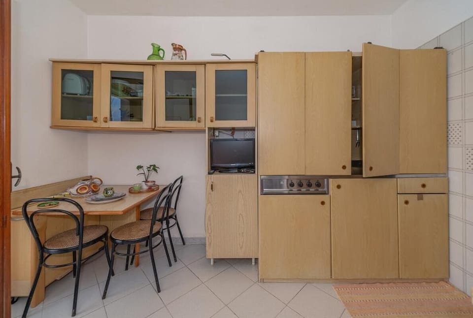 Apartment, 1 Bedroom, Smoking, Balcony | Interior