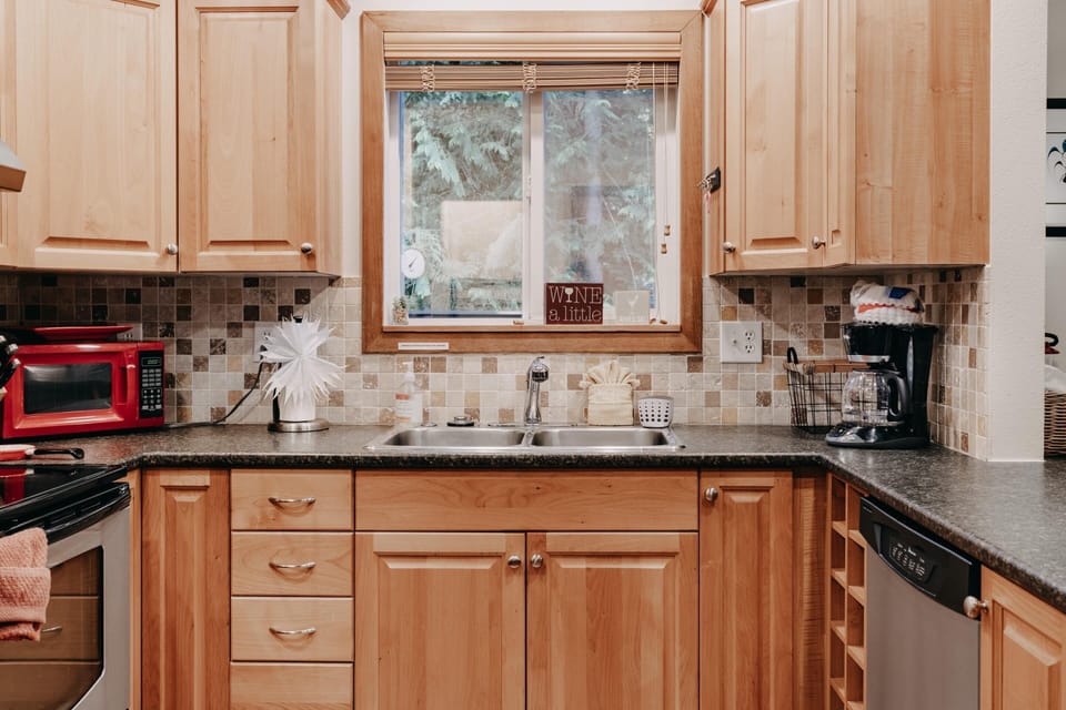 Cabin, 3 Bedrooms, Smoking, Patio | Interior