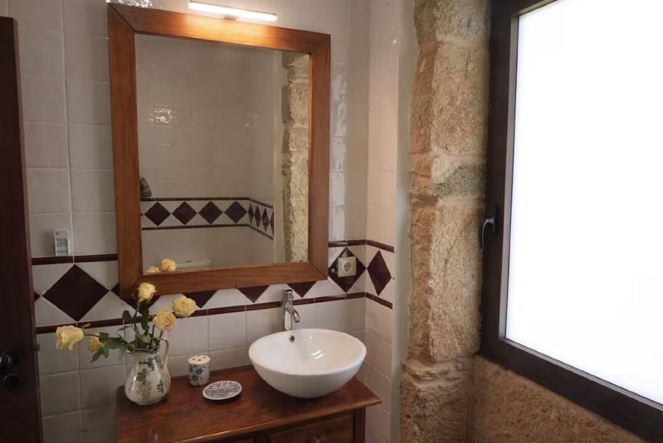 House | Bathroom | Shower, rainfall showerhead, free toiletries, hair dryer