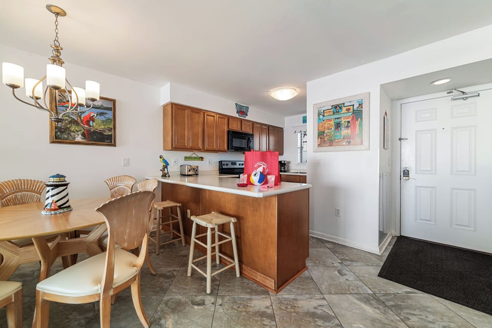 Breakfast bar and kitchen