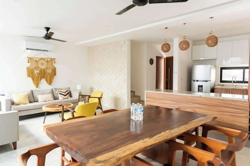 Comedor con espacios 6 disponibles