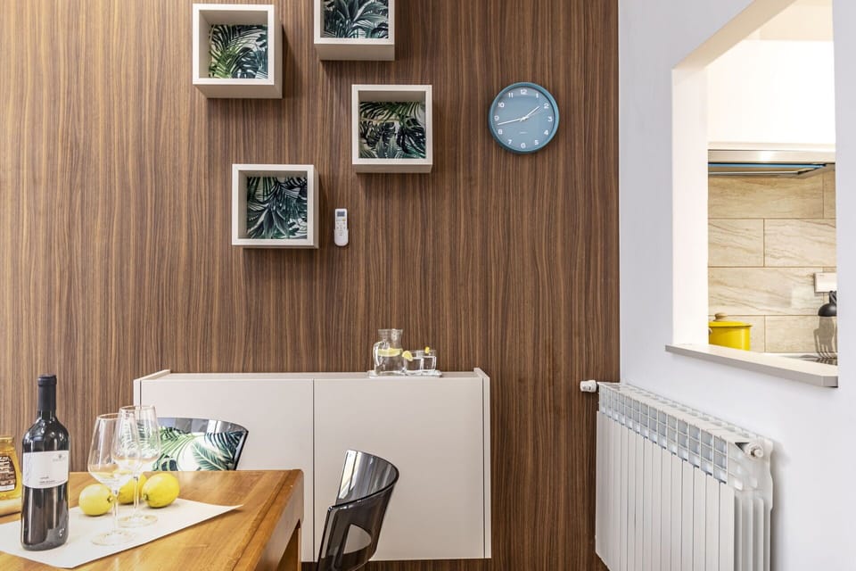 Dining Room, Kitchen