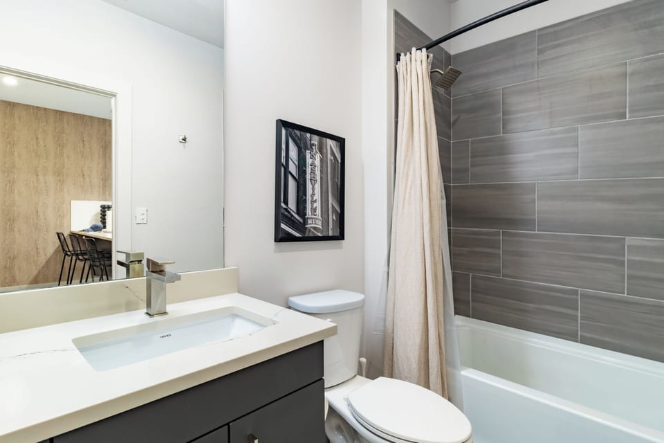 Bathroom 2.