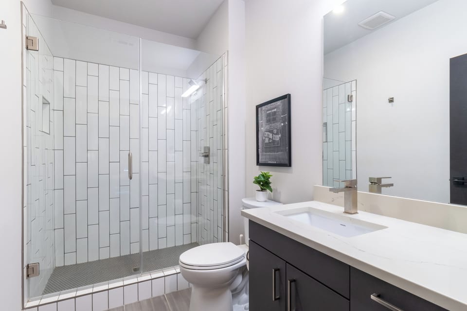 Bedroom 1's ensuite bathroom.