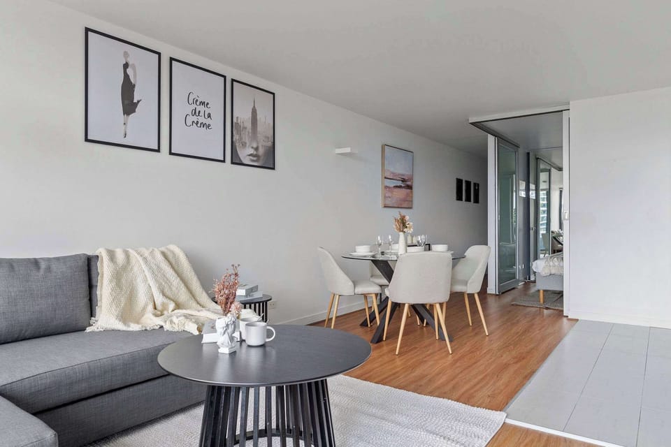 A spacious dining area.