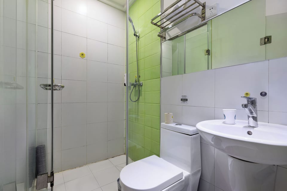 Shower, hair dryer, towels, shampoo