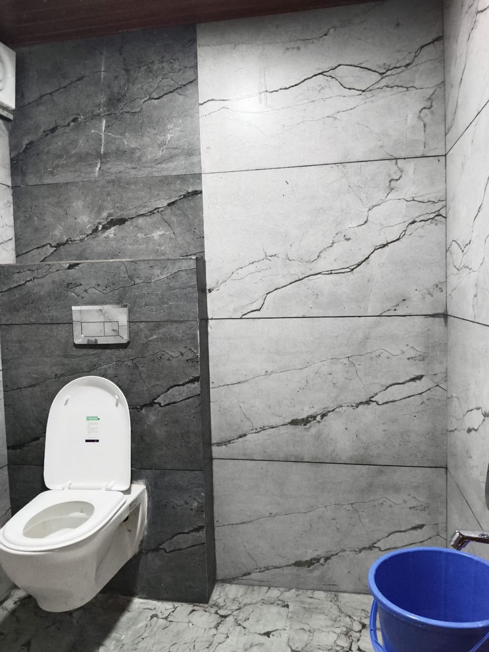 Deluxe Room | Bathroom | Bathtub, free toiletries, towels, soap
