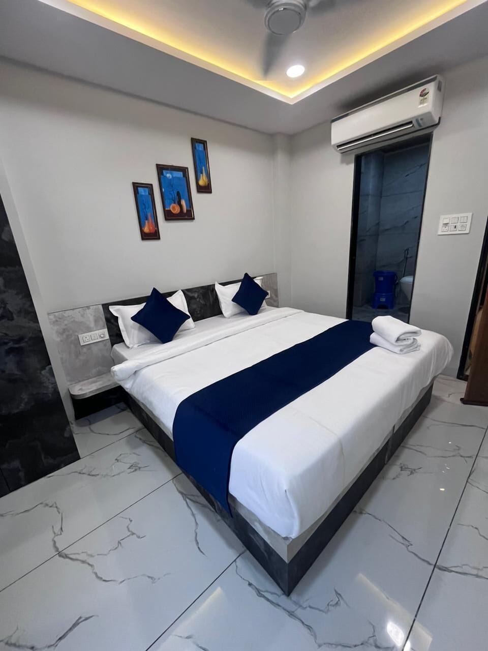 Elite Room | Desk, WiFi (free), bed sheets