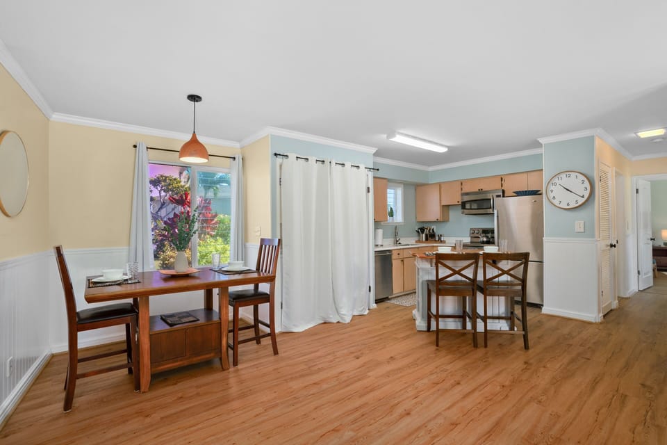 Condo, 2 Bedrooms | Dining