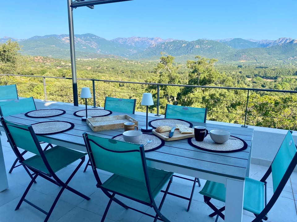 Outdoor dining area with pergola