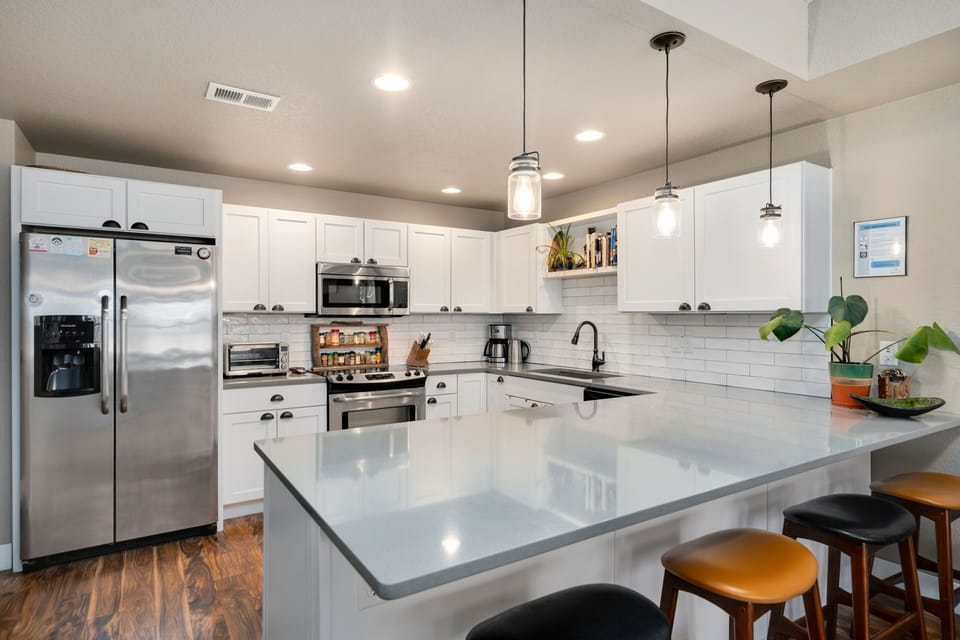 Fully-equipped Kitchen | Breakfast Bar with Seating for 4!