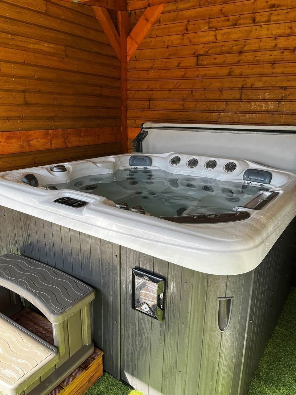 jacuzzi