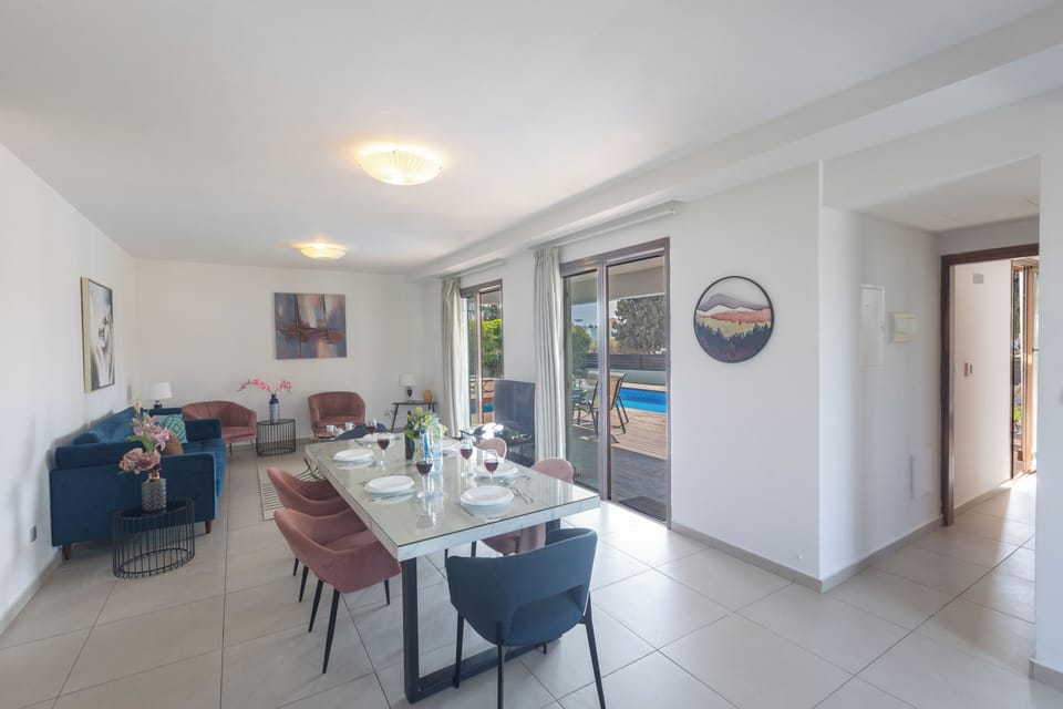 Villa, 3 Bedrooms, Private Pool, Garden View | Dining room