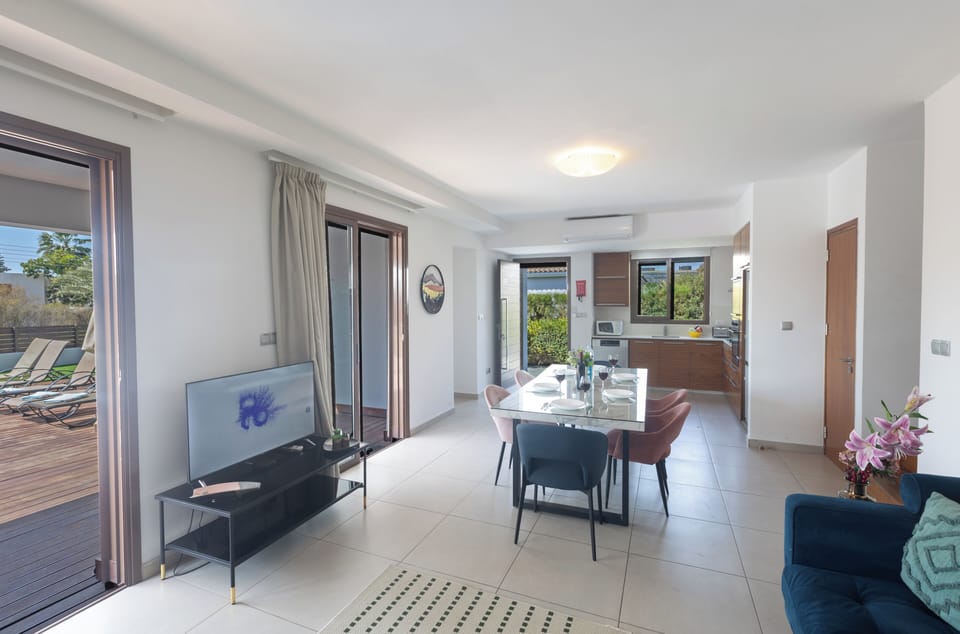 Villa, 3 Bedrooms, Private Pool, Garden View | Living room