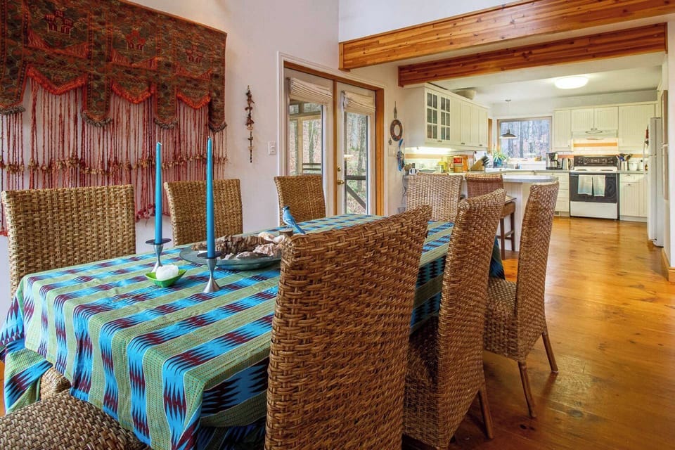 Dining into Kitchen
