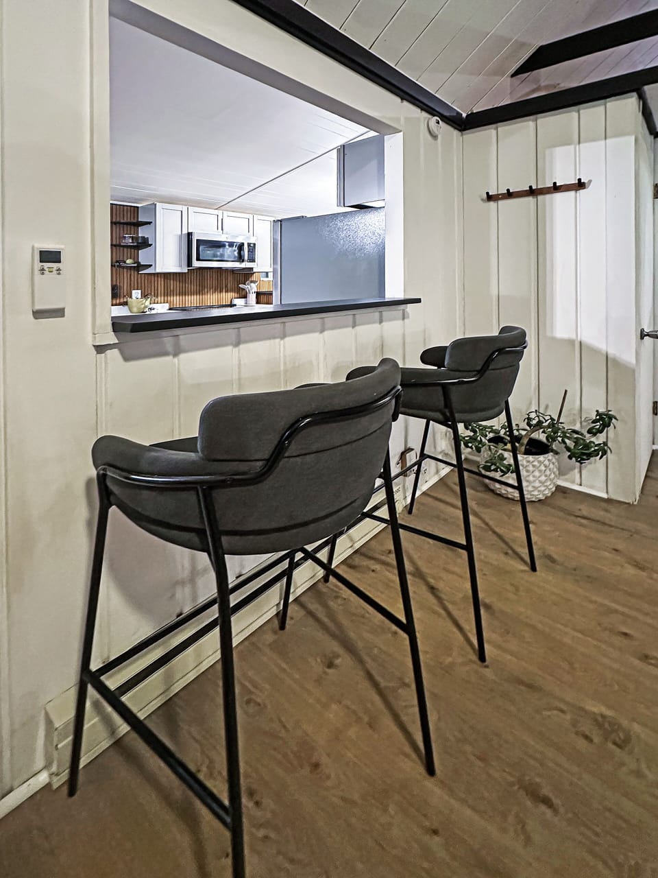 High top eat-in area 