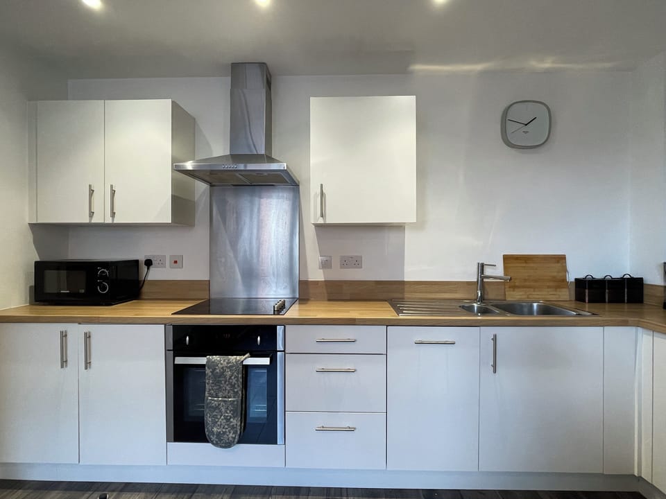 Comfort Apartment | Private kitchen | Fridge, microwave, oven, stovetop