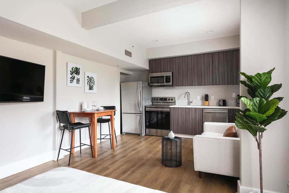 Full-size fridge, microwave, stovetop, toaster