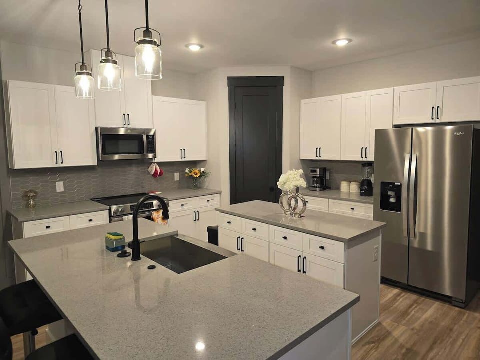 Cooking basics Dishwasher Hot water kettle Microwave Oven Refrigerator Stove Baking sheet Blender Coffee maker Dishes and silverware Freezer Rice maker Toaster Wine glasses Trash compactor