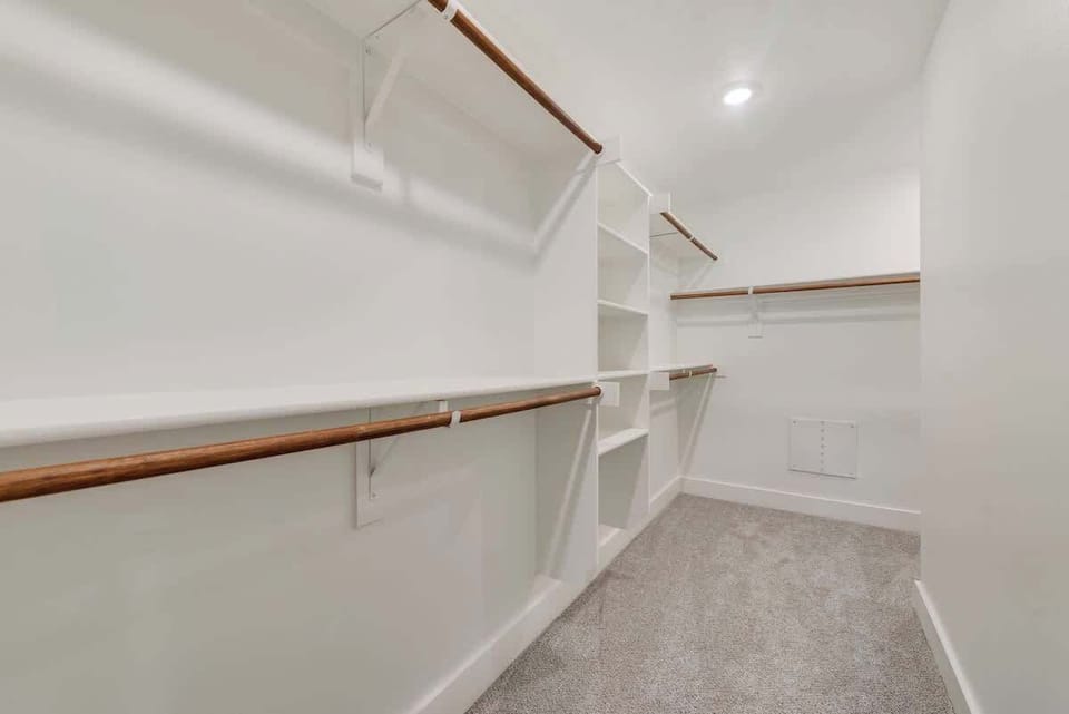 Large Bedrooms with large Walk-in closet