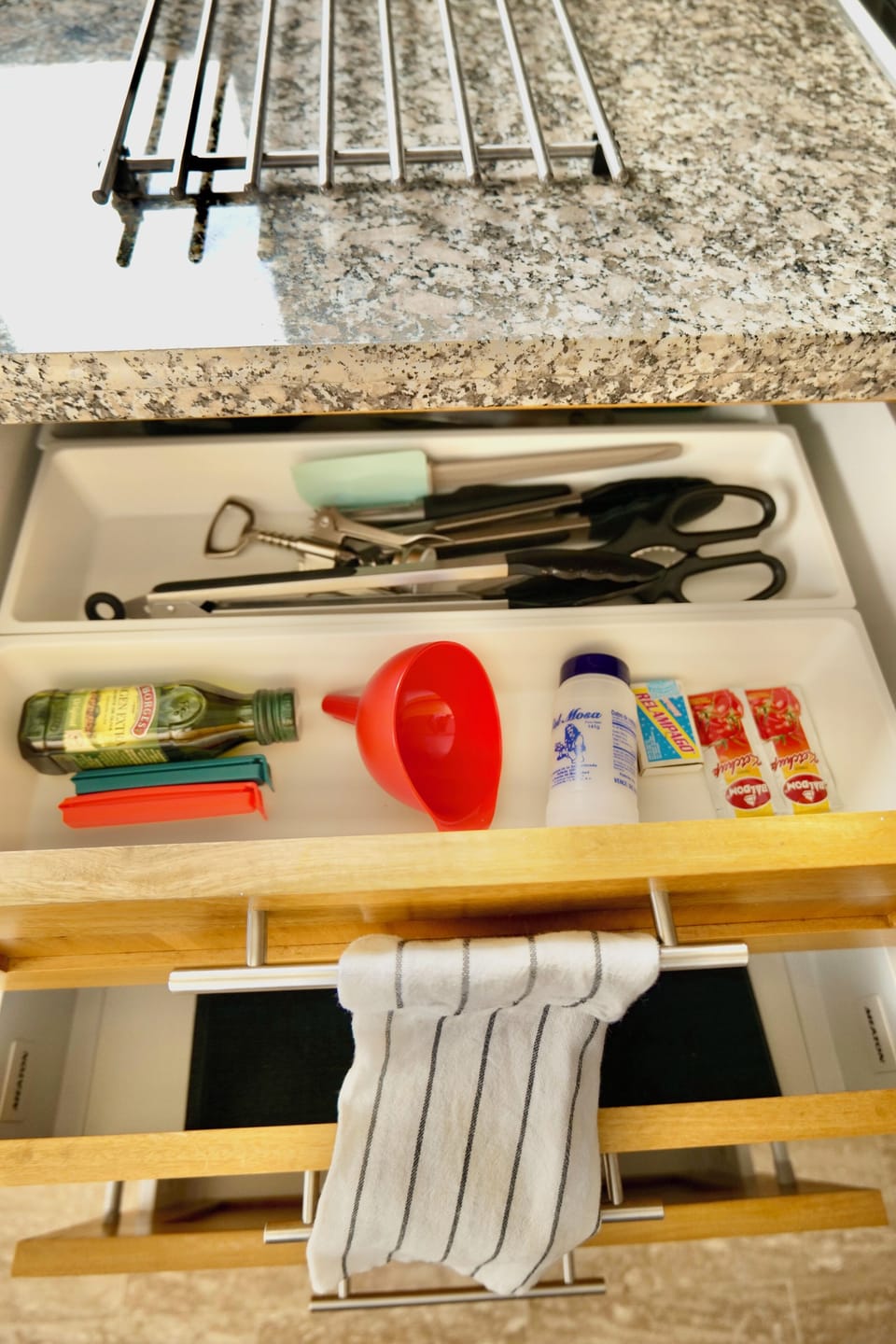 Family Apartment | Private kitchen | Full-size fridge, microwave, oven, stovetop